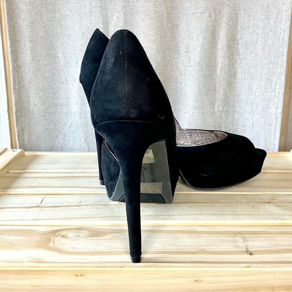Fergalicious By Fergie Women’s Heels Black Suede Size 7.5 (Fits Size 7) - Picture 4 of 7